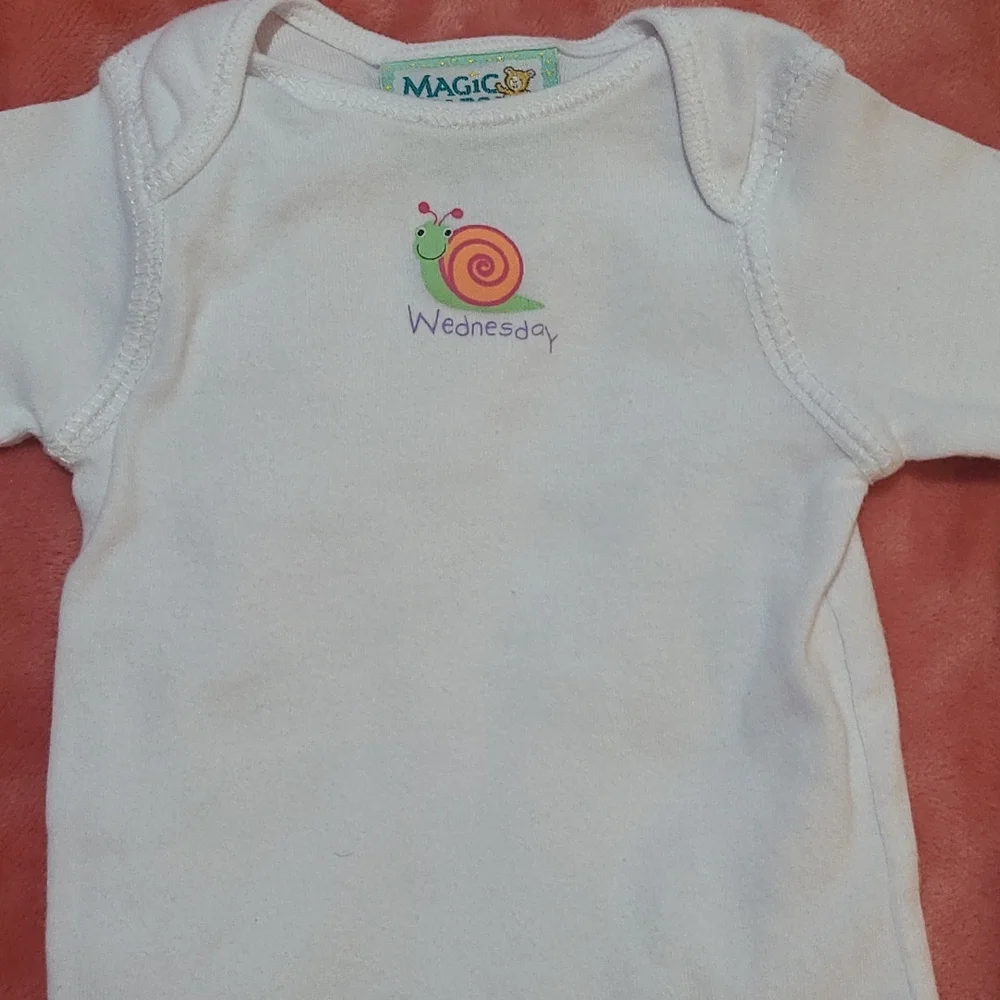 Baby Shirts With One Bib. - Picture 4 of 10